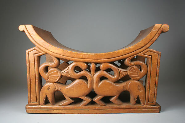 Siège de prestige en bois attribué à un artiste duala, collection du Metropolitan Museum of Art