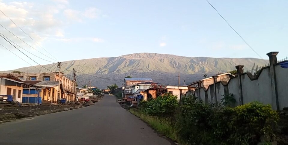 Le mont Cameroun au-dessus de Buéa, au petit matin