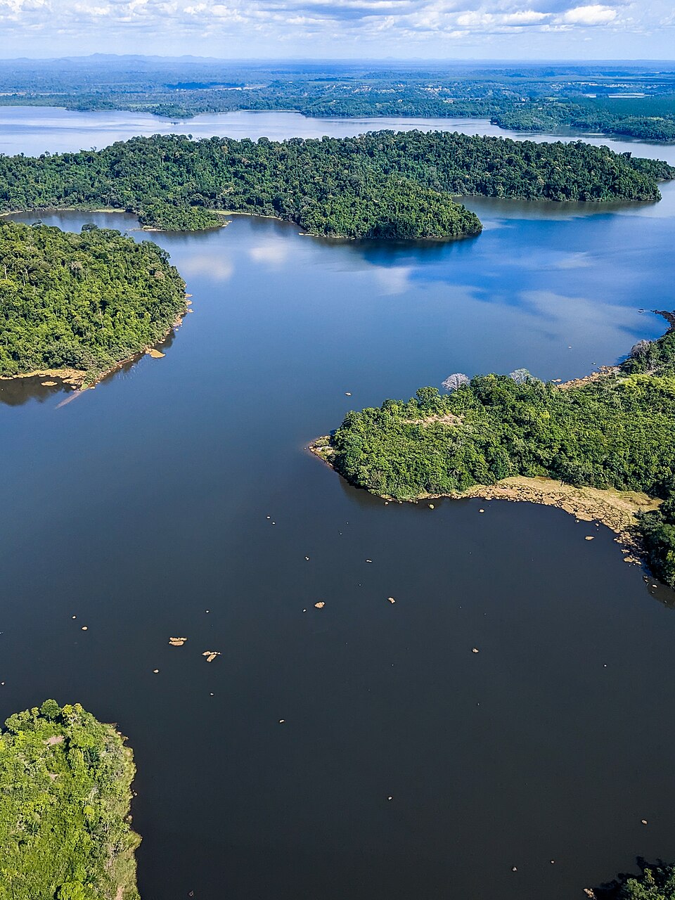 Vue aérienne du lac Ossa et de sa réserve de faune